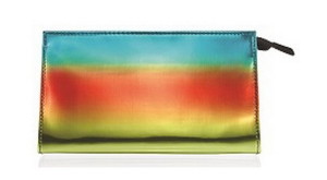 MAC-Summer-2015-Wash-and-Dry-Collection-Makeup-Bag solo en tiendas